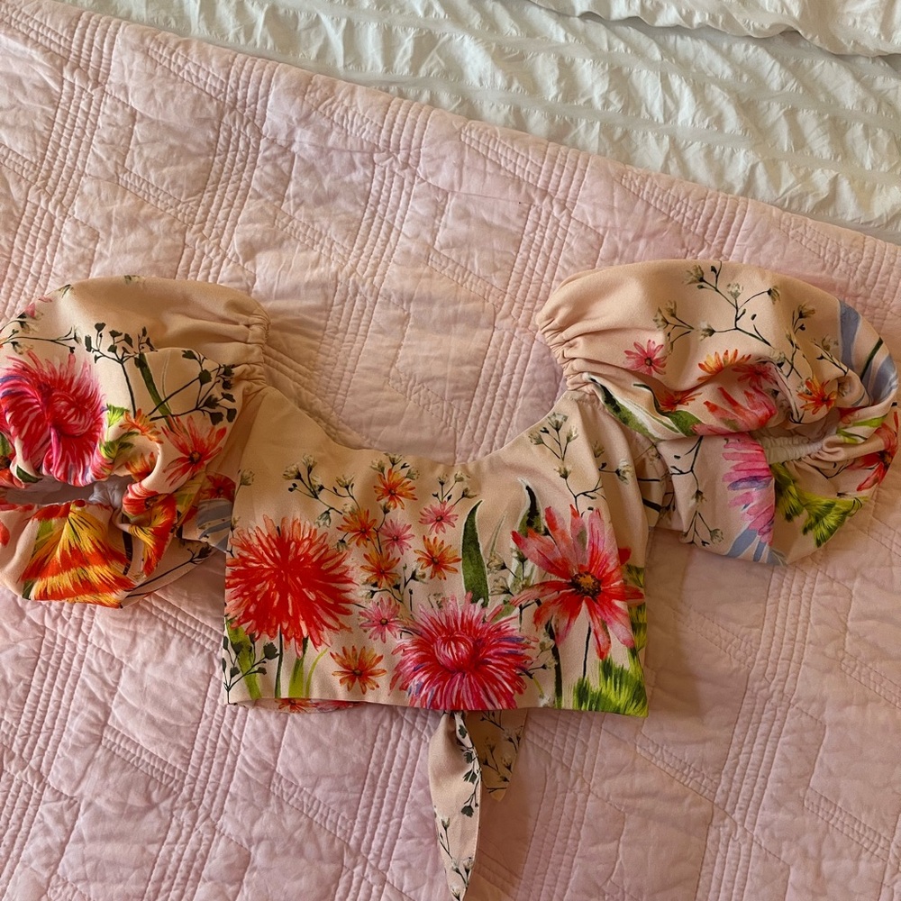 x REVOLVE Bailee Top
Agua Bendita